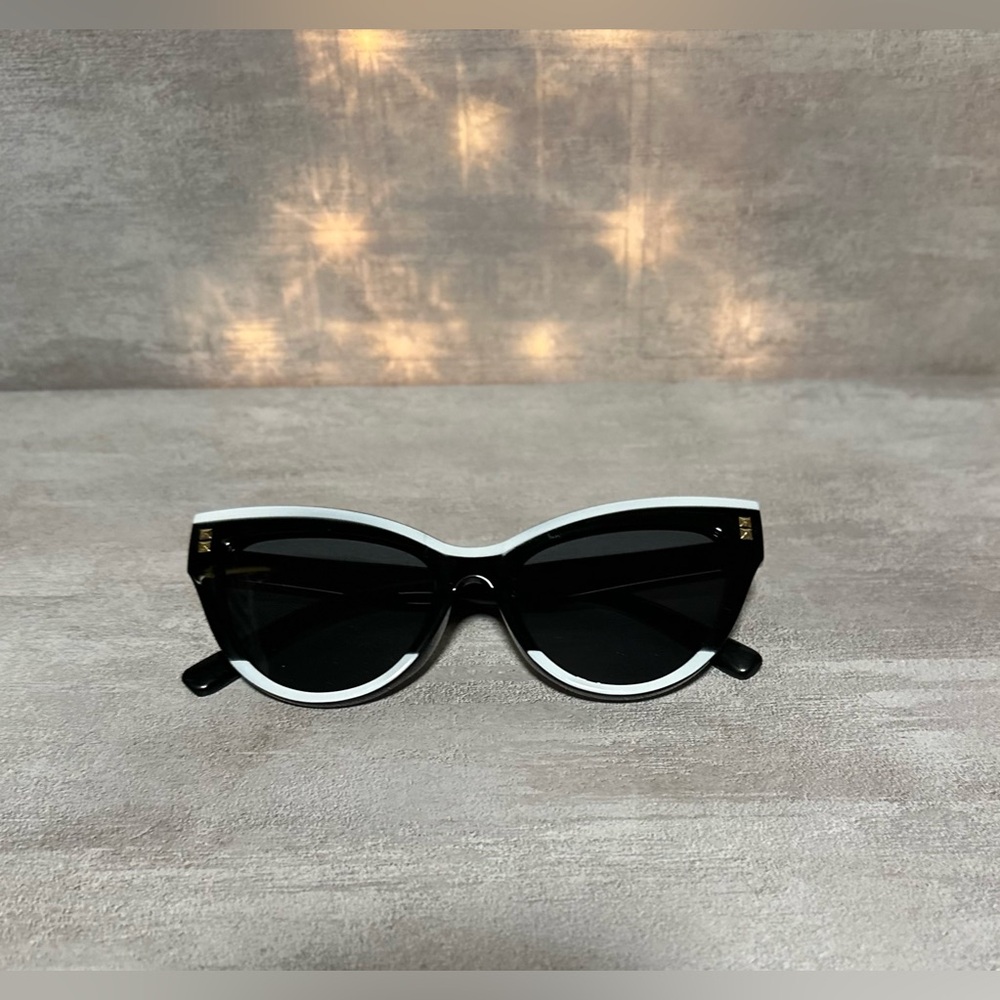 🍀Retro Cat-Eye Black and White Sunglasses